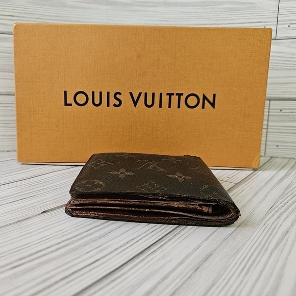 Louis Vuitton Vintage Bi Fold Canvas Monogram Wallet with Coin Pouch - Picture 5 of 13